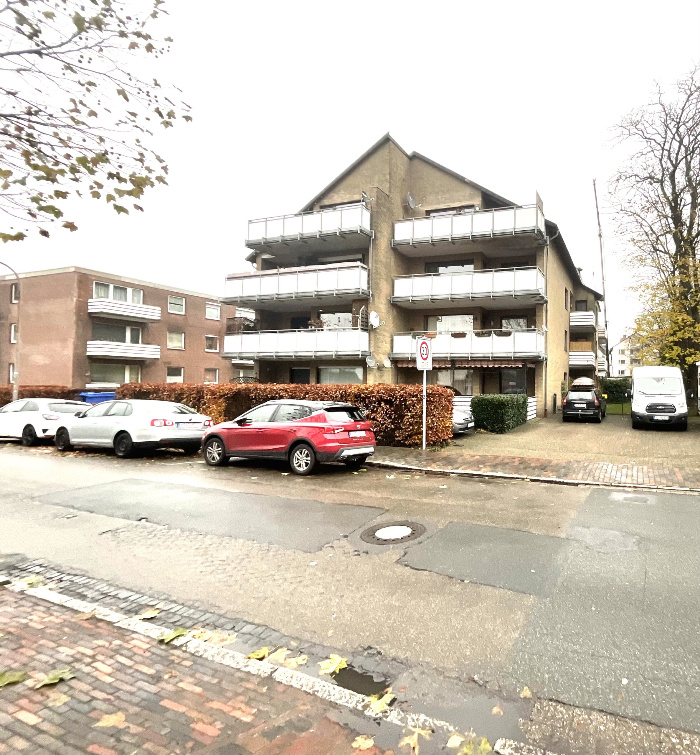 Oldenburg Donnerschwee, Parterre-Wohnung mit Terrasse, EBK und Pkw Stellplatz ab sofort zu verkaufen
